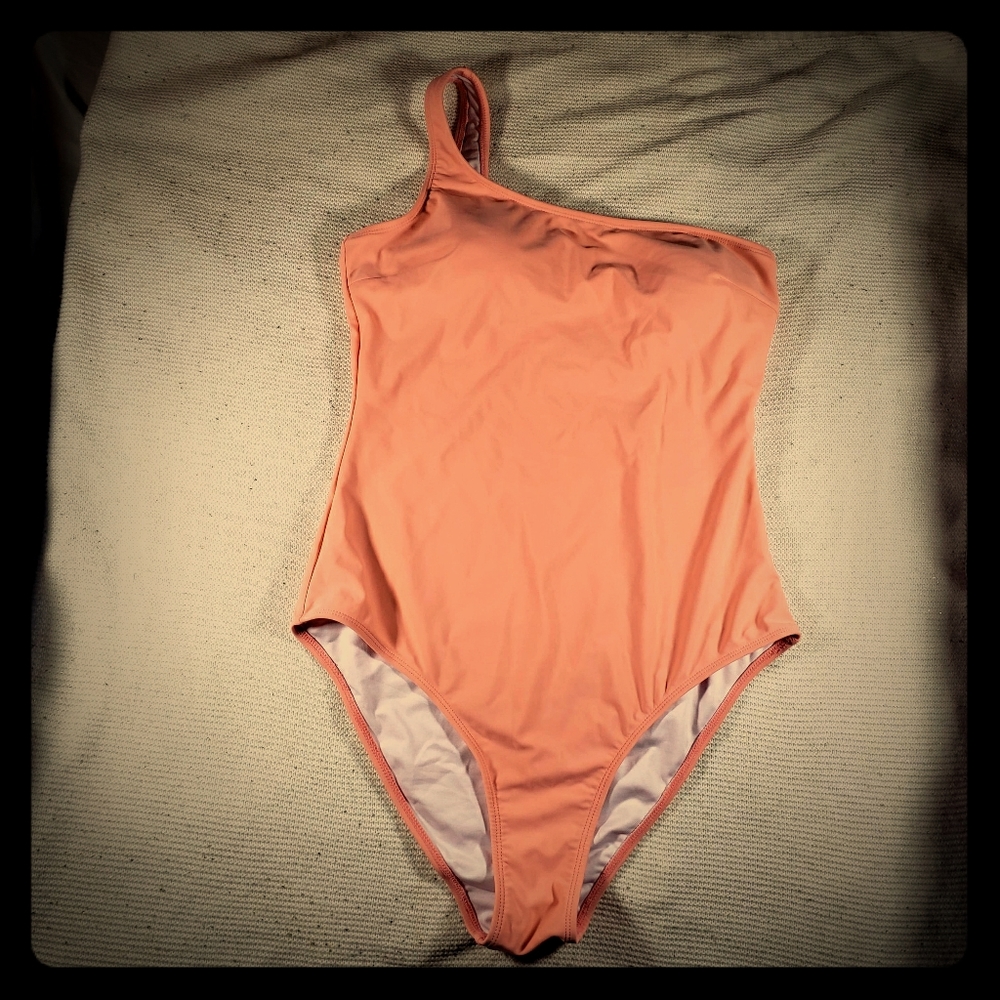 One shoulder bathing suit.